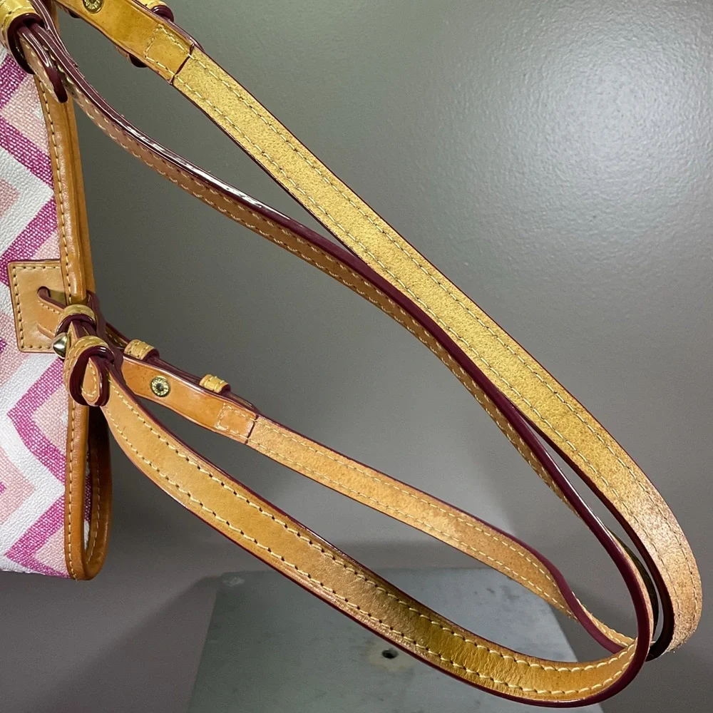 Dooney & Bourke pink chevron tote bag - Picture 8 of 13